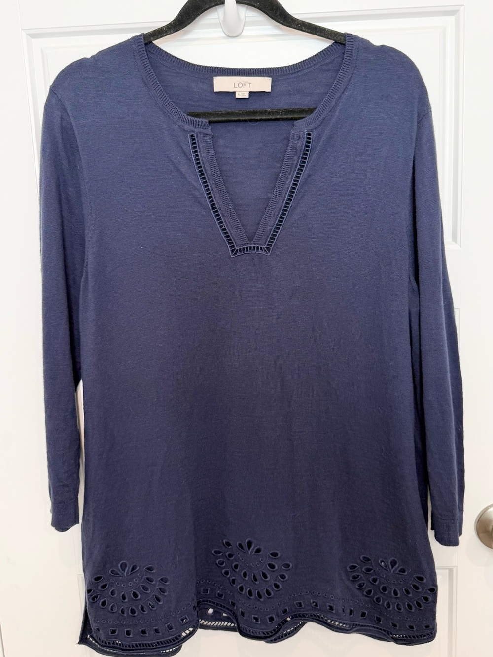 Loft split v neck 3/4 sleeve light weight sweater navy blue eyelet size XL